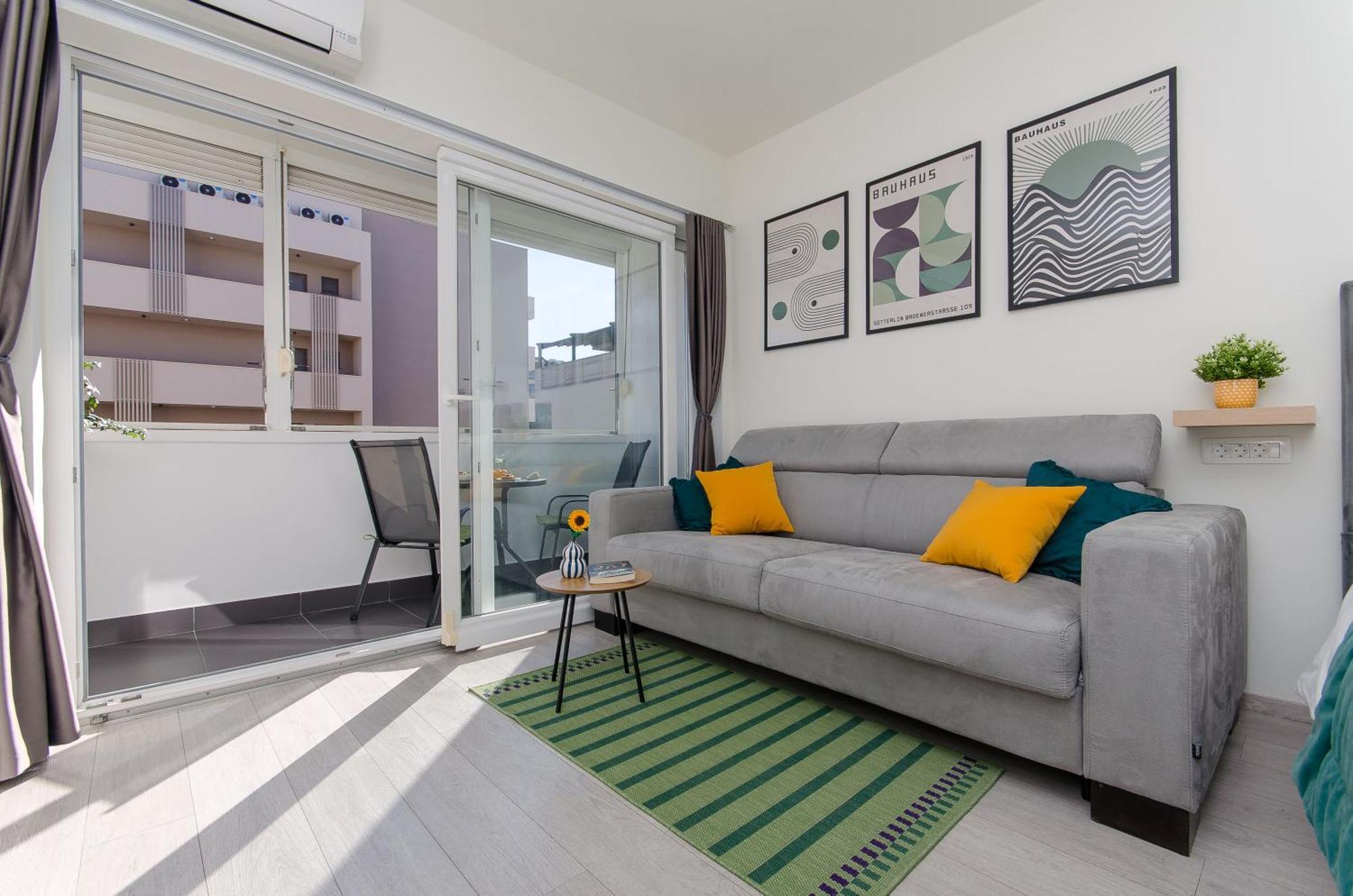 Side By Side Appartement *