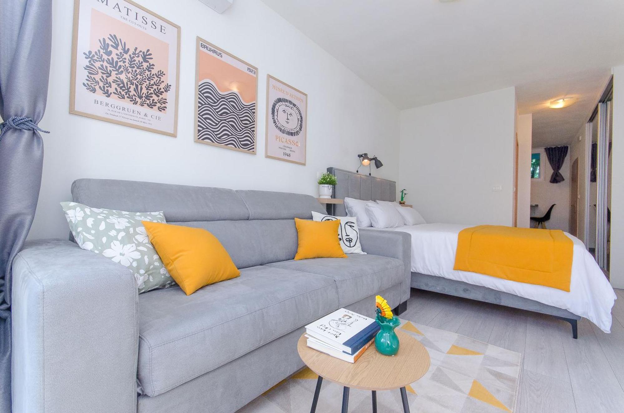 Side By Side Appartement Split