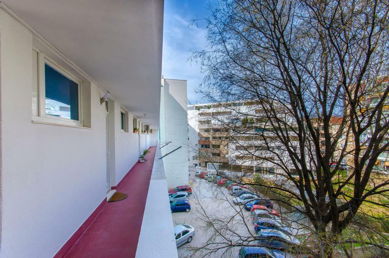 Side By Side Appartement *